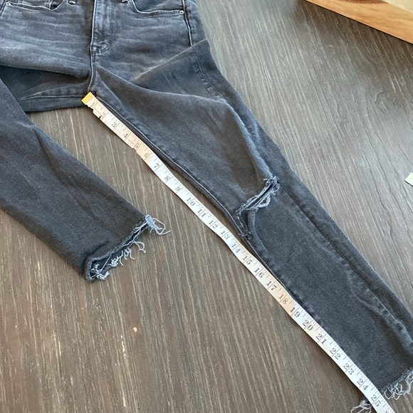 BDG ladies crop twig, high-rise jeans in size 26. - Picture 8 of 10